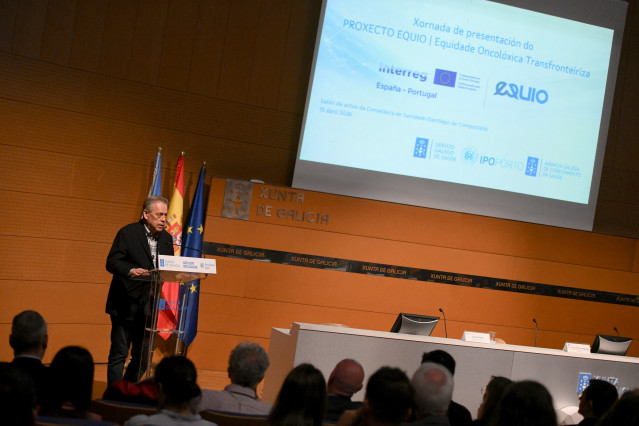 El conselleiro de Sanidade, Antonio Gómez Caamaño, participa en la presentación del proyecto 'Equio'. Consellería de Sanidade, en Santiago.