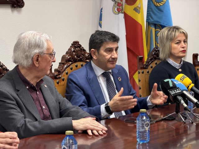 Pedro Blanco destaca el proyecto de apeadero en Valga (Pontevedra) como muestra de una 