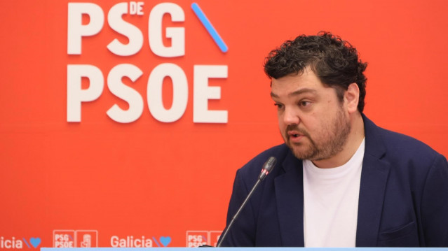 El diputado autonómico y portavoz de la Ejecutiva del PSdeG, Julio Torrado, en rueda de prensa