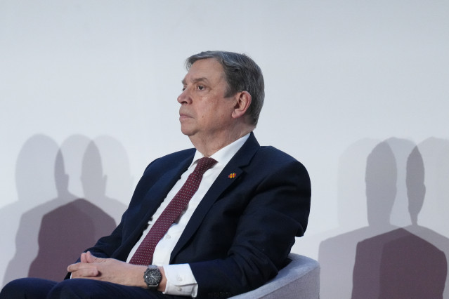 El ministro de Agricultura, Pesca y Alimentación, Luis Planas, durante la inauguración de la  II Cumbre Agroalimentaria 'Sistemas alimentarios global.es’, a 23 de marzo de 2026, en Barcelona.