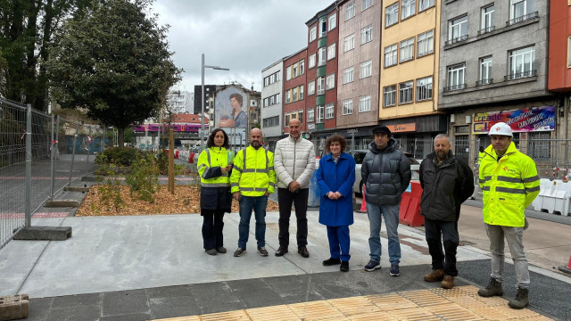 La alcaldesa de Santiago, Goretti Sanmartín, visita las obras del barrio de A Pontepedriña, en Santiago de Compostela, a 15 de abril de 2026.