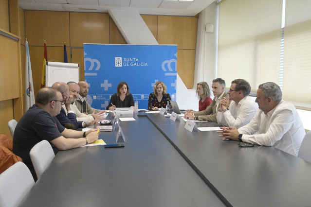 La directora xeral de Mobilidade, Judit Fontela, en una reunión de la comisión de seguimento del convenio de la Xunta con los ayuntamientos de A Coruña y Culleredo
