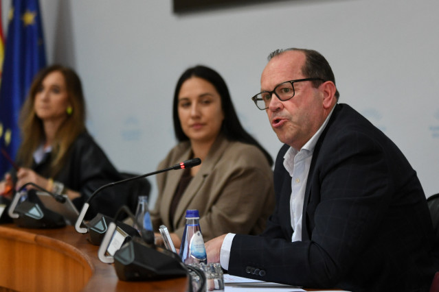 El presidente de Sogama, Javier Domínguez Lino, en comisión