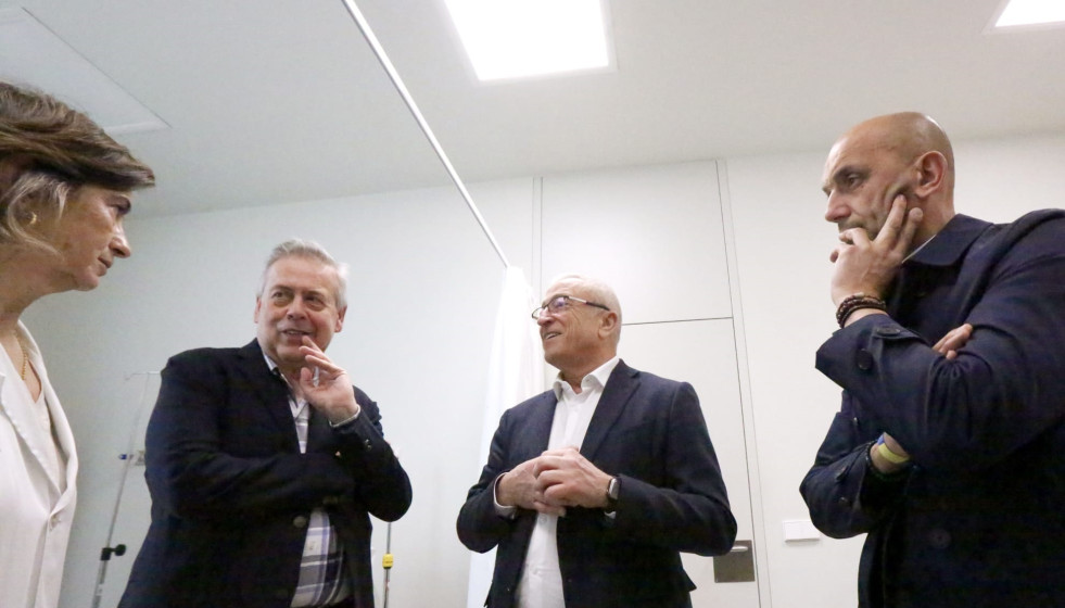 El conselleiro de Sanidade, Antonio Gómez Caamaño,  visita el centro de salud de O Porriño (Pontevedra).