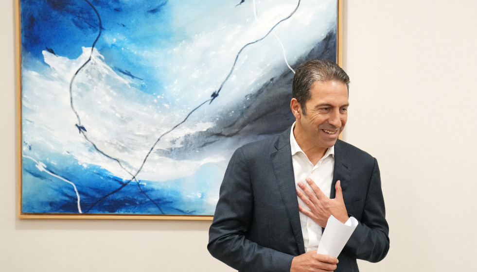El exconselleiro de Mar Alfonso Villares comparece ante los medios para ofrecer una declaración pública.