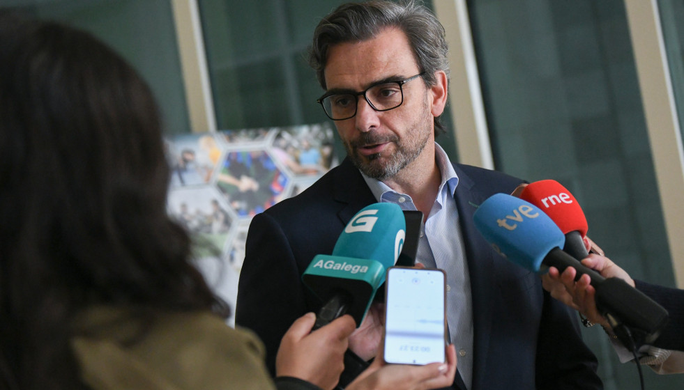 El conselleiro de Presidencia, Xustiza e Deportes, Diego Calvo, en declaraciones a los medios.
