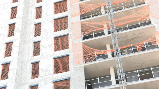 Fachada de pisos en construcción