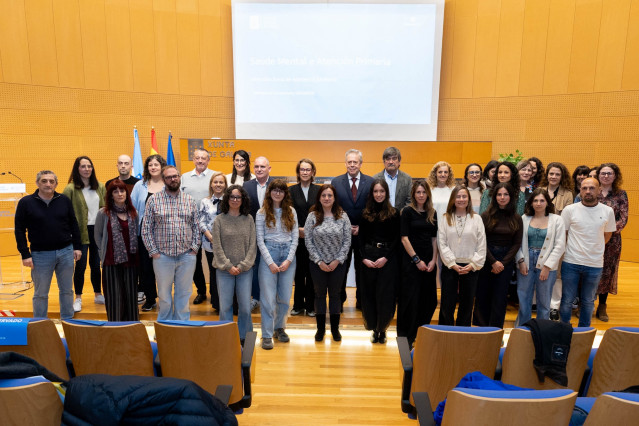 El conselleiro de Sanidade, Antonio Gómez Caamaño, se reúne con profesionales de la red de psicólogos clínicos de atención primaria