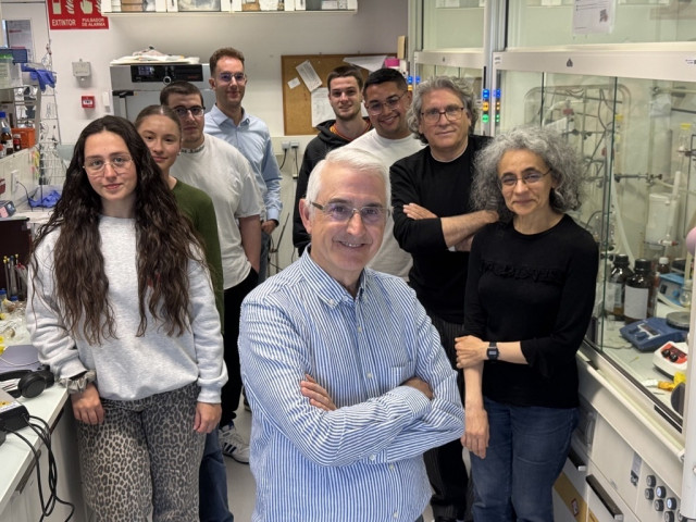 El investigador de la UDC Carlos Jiménez, y su equipo