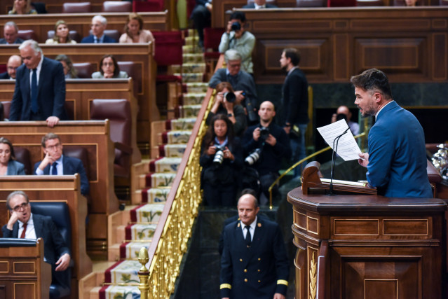 Archivo - El portavoz de ERC, Gabriel Rufián, interviene durante la primera sesión del debate de investidura de Pedro Sánchez como presidente de Gobierno, en el Congreso de los Diputados, a 15 de noviembre de 2023, en Madrid (España). El Salón de Plenos d