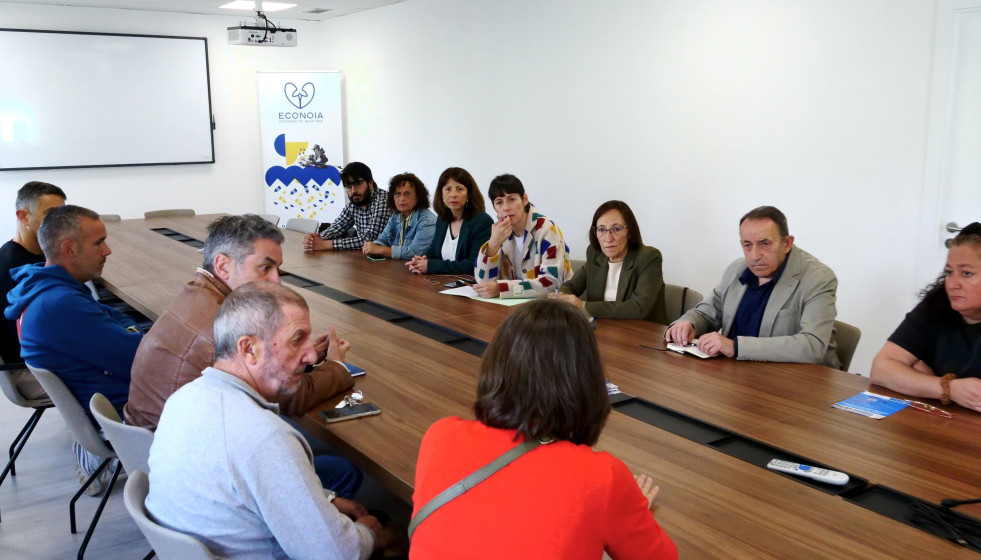 Reunión de la líder del BNG, Ana Pontón, con la cofradía de Noia