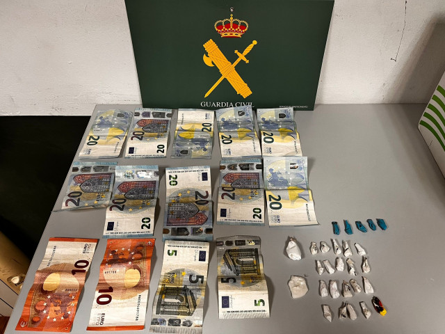 Investigado un vecino de Bueu por tráfico de drogas tras interceptarle cocaína y heroína en el coche