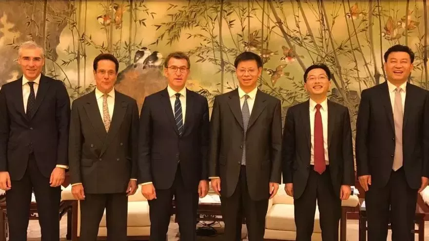 Feiju00f3o en su reuniu00f3n con el vicealcalde de Shanghai durante su viaje a China en 2017