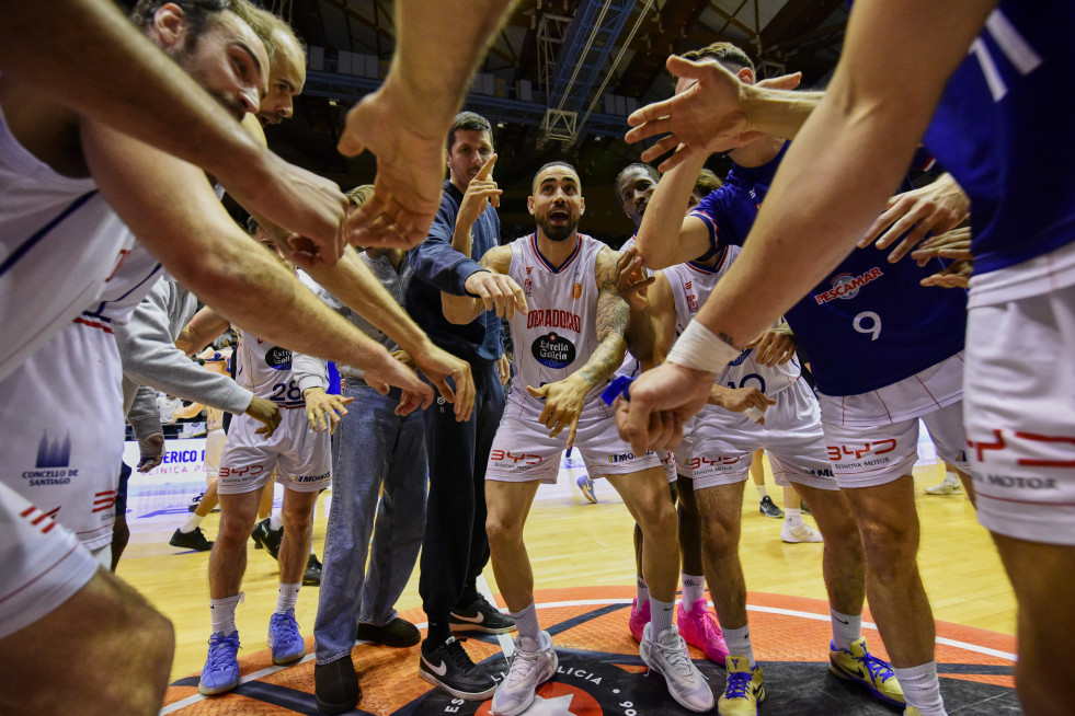 Obradoiro celebrando su victoria ante el COB
