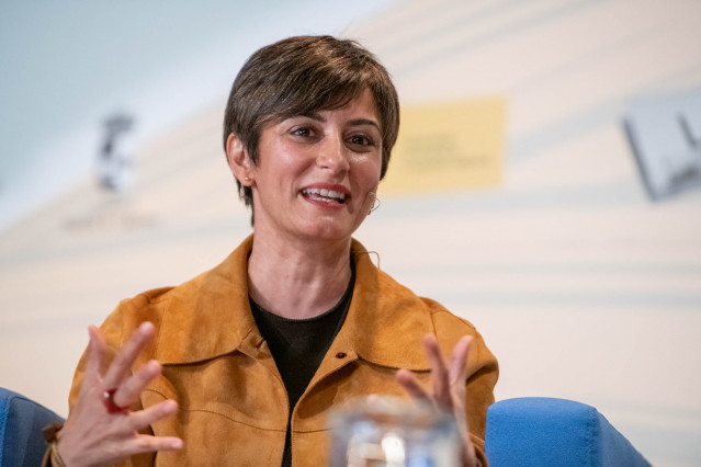 La ministra de Vivienda y Agenda Urbana, Isabel Rodríguez, visita el Ayuntamiento de Pozuelo de Calatrava, a 16 de abril de 2026, en Pozuelo de Calatrava, Castilla-La Mancha (España). Tras la visita se descubre una placa conmemorativa de las obras de acon