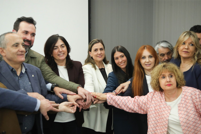 Candia con sus ediles y Reigosa.