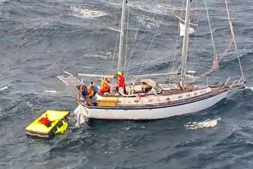 Rescatadas seis personas a bordo de un velero a 155 millas de Vigo