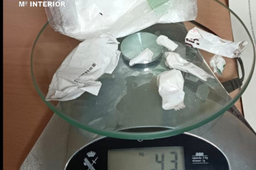 Sustancias intervenidas a dos vecinos de Bueu (Pontevedra), cocaína y heroína, a los que se investiga por tráfico de drogas.