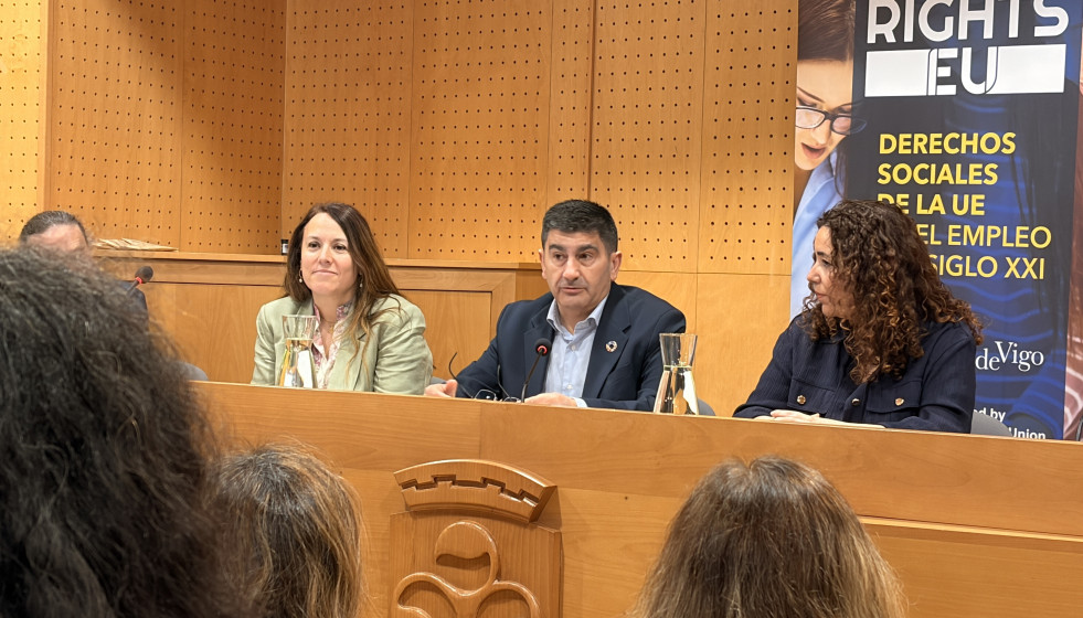 El delegado del Gobierno en Galicia, Pedro Blanco, participa en la inauguración del Seminario Internacional 'Emprego sostible desde a perspectiva do pilar europeo de dereitos sociais', en el Campus U
