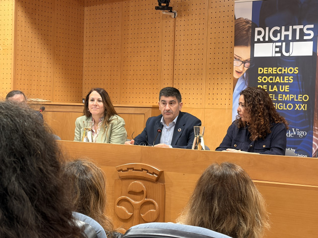 El delegado del Gobierno en Galicia, Pedro Blanco, participa en la inauguración del Seminario Internacional 'Emprego sostible desde a perspectiva do pilar europeo de dereitos sociais', en el Campus Universitario de Ourense