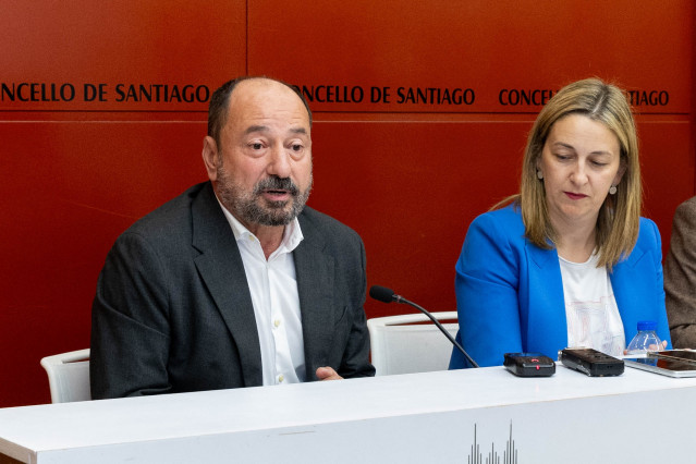 El director de Turismo de Galicia, Xosé Merelles, y la concejala de Turismo de Santiago, Míriam Louzao.