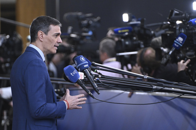 Archivo - El presidente del Gobierno, Pedro Sánchez, atiende a los medios a su llegada al Parlamento Europeo, a 19 de marzo de 2026, en Bruselas (Bélgica). Sánchez afronta la primera jornada de trabajo junto a los Veintisiete desde el estallido de la cris