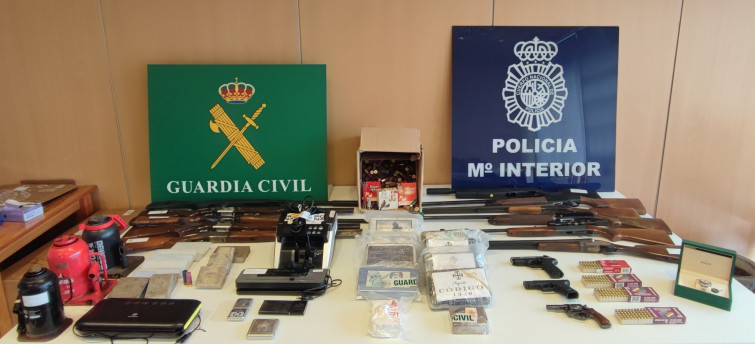 Narcotráfico en O Salnés: once detenidos, 40 kilos de droga, más de una docena de armas de fuego...