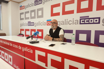 El secretario de Saúde Laboral de Comisións Obreiras (CC.OO.), Armando Iglesias, en rueda de prensa