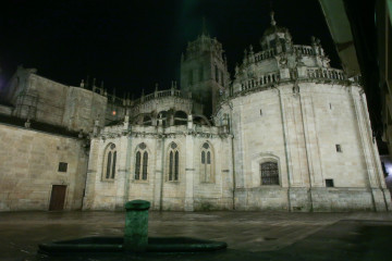 Archivo - Vista de la catedral de Lugo sin iluminación, a 10 de agosto de 2022, en Lugo, Galicia (España). Hoy entran en vigor las primeras medidas del Plan de medidas de Ahorro y Eficiencia Energé