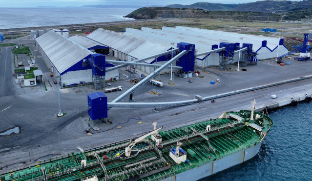 Archivo - Instalaciones de Galigrain en el puerto exterior de  A Coruña