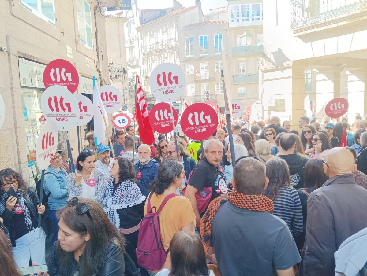 Archivo - Salida de la manifestación en la jornada de huelga de profesores en Galicia