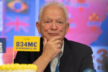 El consejero delegado de Ryanair, Eddie Wilson, ofrece un desayuno informativo acompañado de la directora de Comunicación y portavoz en España, Alejandra Ruiz, y el director de Asuntos Corporativos