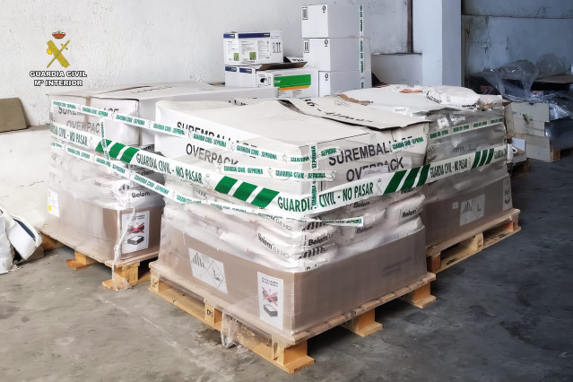 Intervenidos casi cuatro toneladas de productos fitosanitarios en Santa Comba (A Coruña)