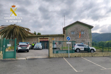 La Guardia Civil esclarece 10 robos de aluminio en cuatro empresas de Padrón, Pontecesures y Cangas.