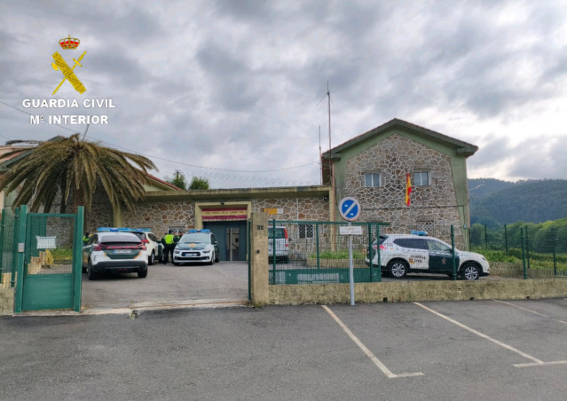 La Guardia Civil esclarece 10 robos de aluminio en cuatro empresas de Padrón, Pontecesures y Cangas.