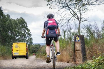 Peregrino bicicleta Correos.