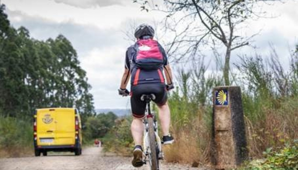 Peregrino bicicleta Correos.
