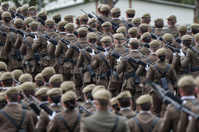 Archivo - Acto de juramento ante la bandera del personal de militares de tropa del ejército de tierra, en el Centro de Formación de Tropa (Cefot) nº 1, acuartelamiento Santa Ana, a 24 de enero de 2026, en Cáceres, Extremadura (España).