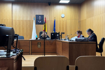 Acusado de amenazar con azadón a un vecino octogenario en Rairiz (Ourense) dice que este hacía 