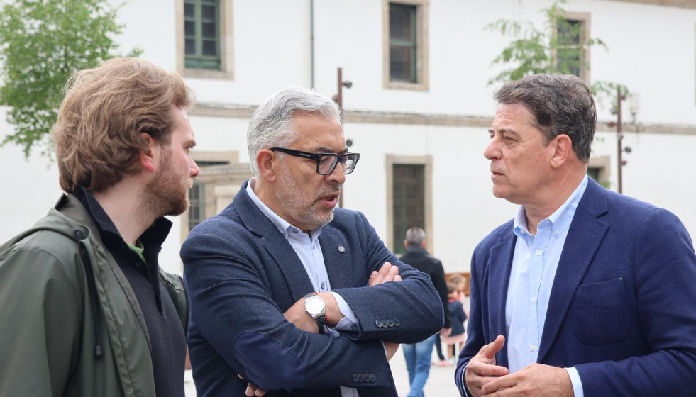 El secretario xeral del PSdeG, José Ramón Gómez Besteiro, junto al alcalde de Lugo, Miguel Fernández
