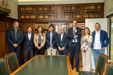 Firma ante notario de la venta a Albo de las parcelas que ocupa en la Plisan.