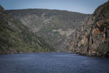 Archivo - Cañón del Río Sil durante el trayecto del catamarán del Sil por la Ribeira Sacra, a 28 de abril de 2023, en Monforte de Lemos, Lugo, Galicia (España). La Diputación de Lugo y Ourense p
