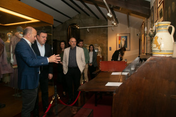El presidente de la Diputación de A Coruña, Valentín González Formoso, visita el Museo de Valle-Inclán en A Pobra