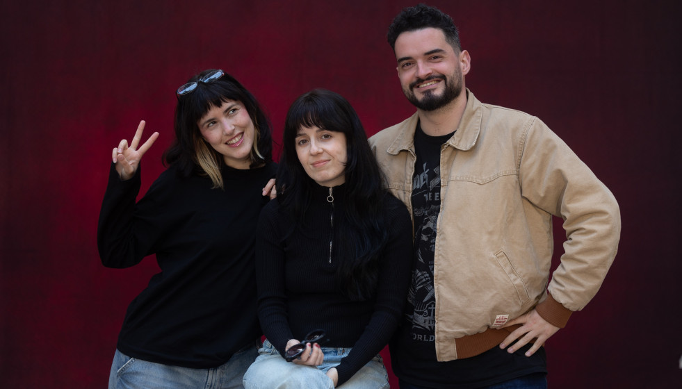 Archivo - Los integrantes del grupo Grande Amore posan para Europa Press, a 24 de marzo de 2025, en Madrid (España). Grande Amore es un grupo gallego de electro punk que se ha dado a conocer por sus 