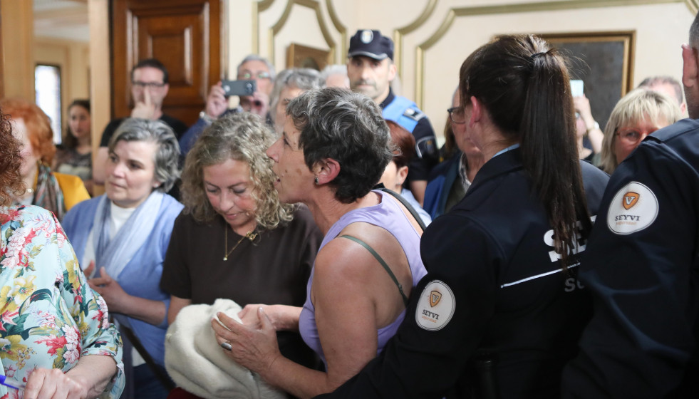 Varios vecinos interrumpen el último pleno ordinario en Lugo antes de la moción de censura el próximo 7 de mayo, en el Ayuntamiento de Lugo, a 30 de abril de 2026, en Lugo, Galicia (España).