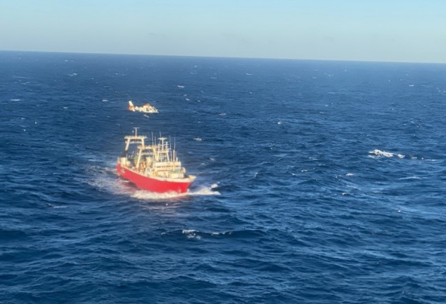 Operativo de evacuación del marinero herido.