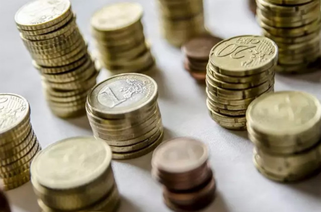 Archivo - Monedas, moneda, billete, billetes,euro ,euros, capital, efectivo, metálico, riqueza
