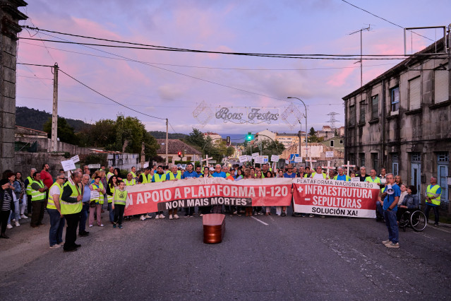 Archivo - Movilización de la Plataforma pola Defensa da Seguridade na N-120