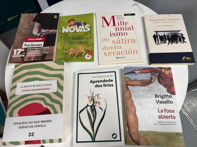 Compras de libros de la alcaldesa de Santiago, Goretti Sanmartín, en la feria del libro