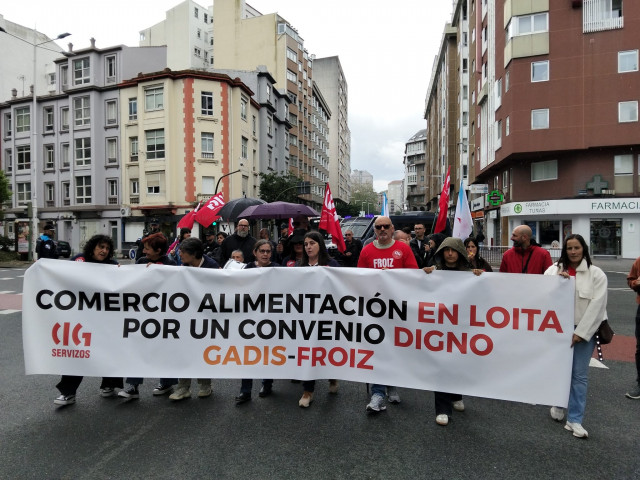 Personal del sector del comercio de alimentación de la provincia de A Coruña se moviliza en protesta por el 